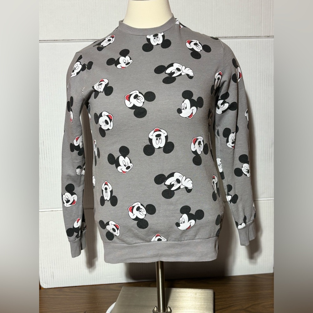 Disney Mickey Mouse sz large sweatshirt. 60% cotton 40% polyester 28” L …
